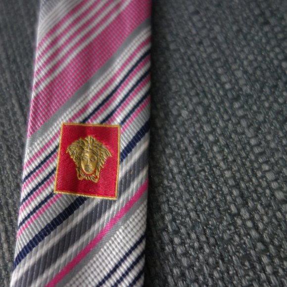 Versace 100% Silk Made in Italy 60 inch Pink and Silver Neck Tie - Picture 7 of 8